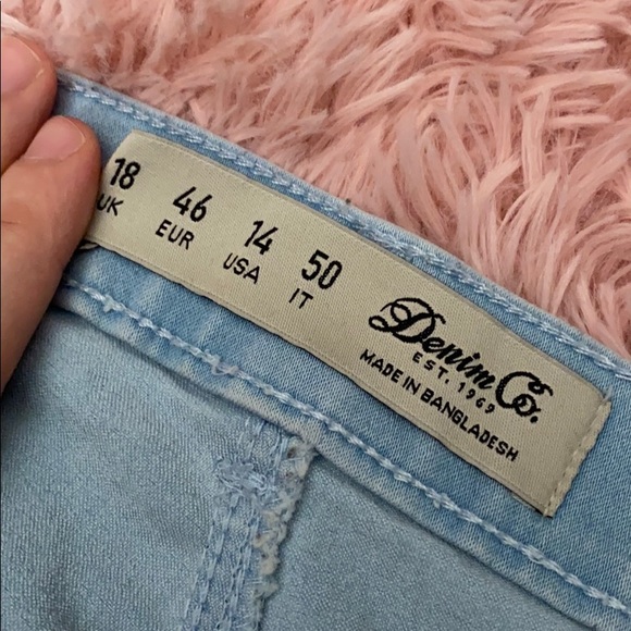 Light wash jeans - Picture 5 of 5